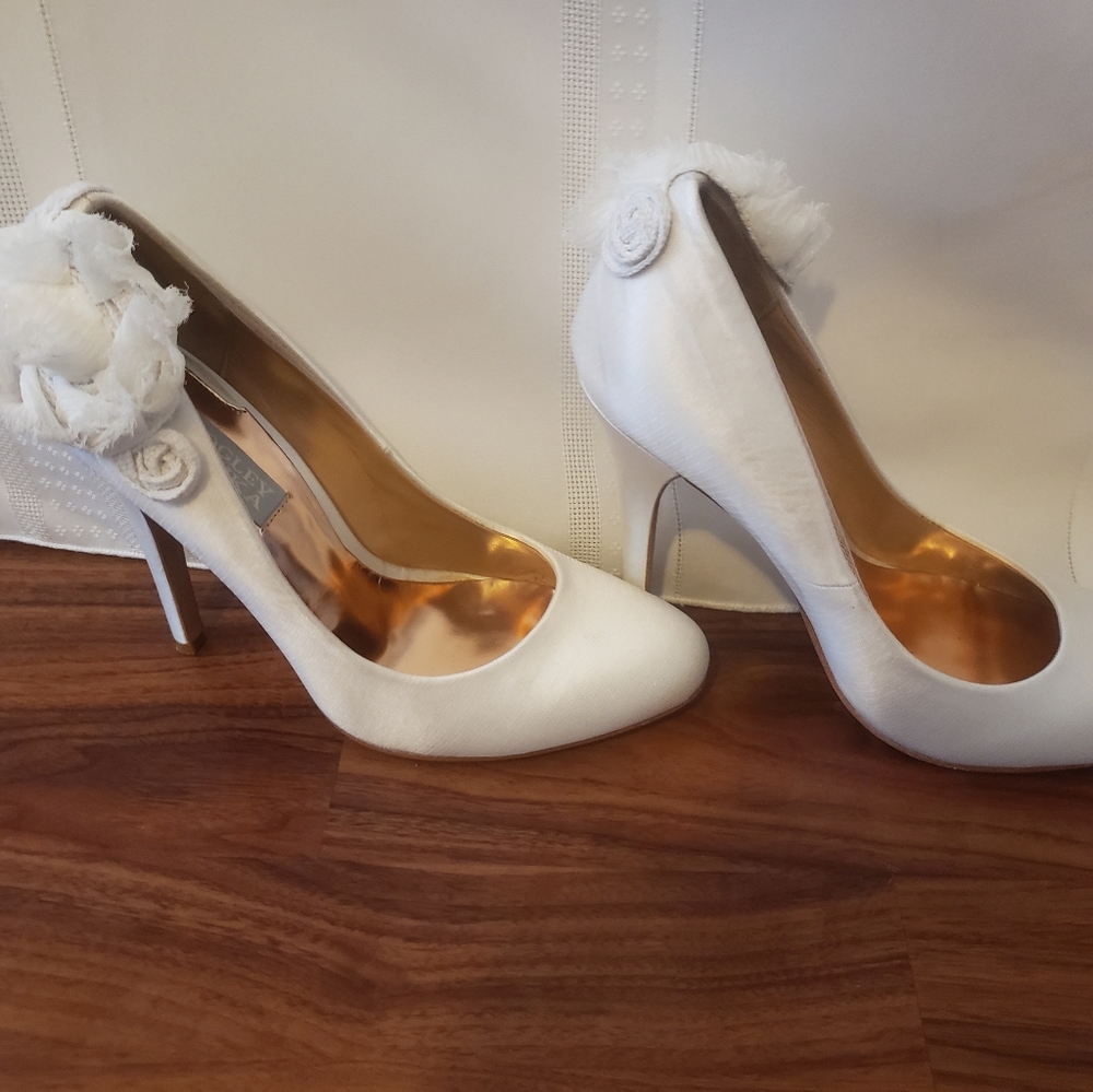 Bagdley Mischka cream satin & chiffon heels